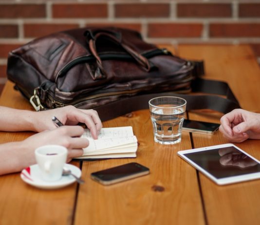 How to Deal with Difficult Employees Let's look at the best way you can deal with difficult employees in your small business team